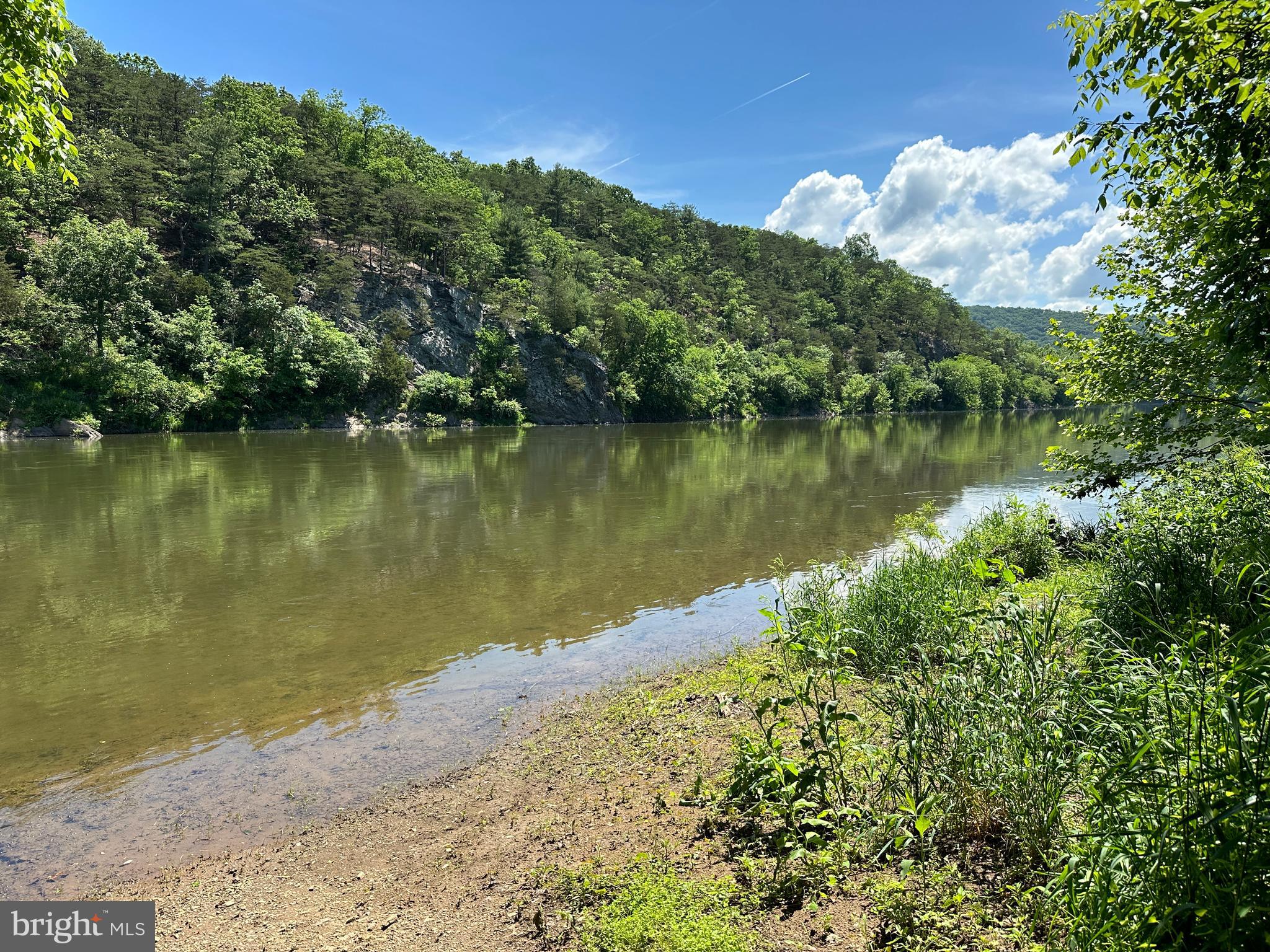 SOUTH POTOMAC VALLEY - Land