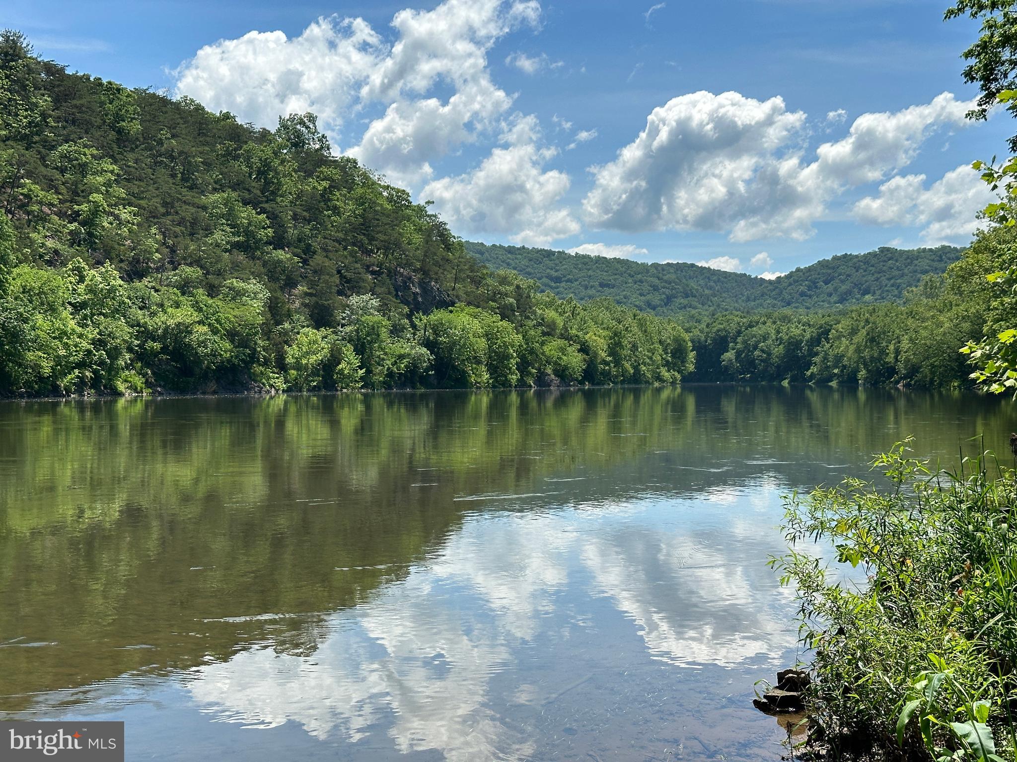 SOUTH POTOMAC VALLEY - Land
