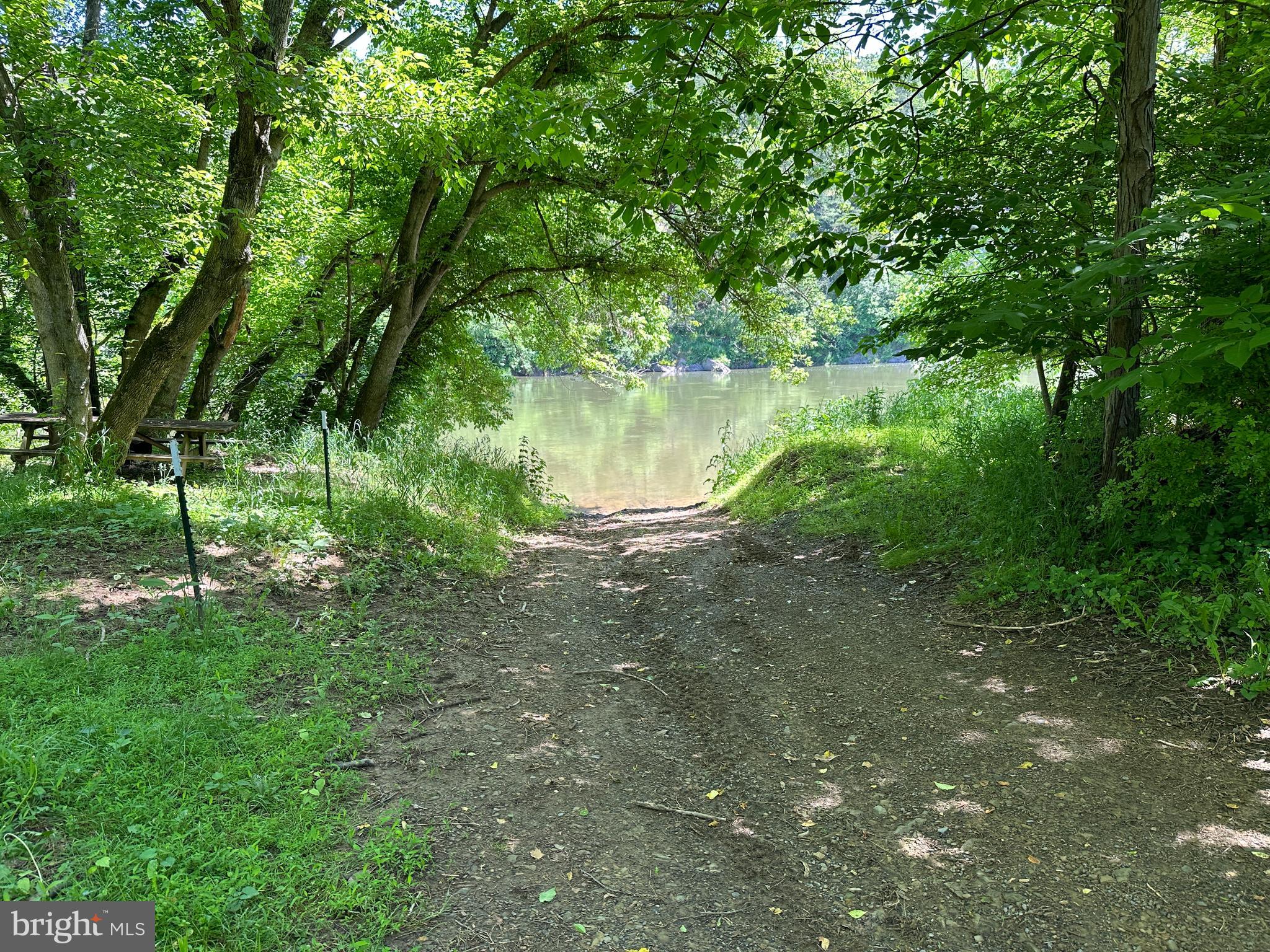 SOUTH POTOMAC VALLEY - Land