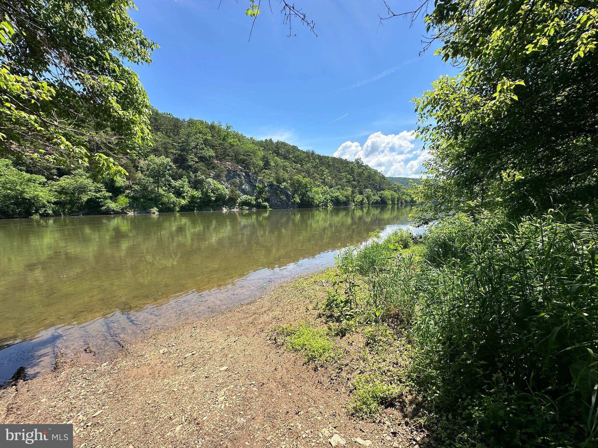 SOUTH POTOMAC VALLEY - Land