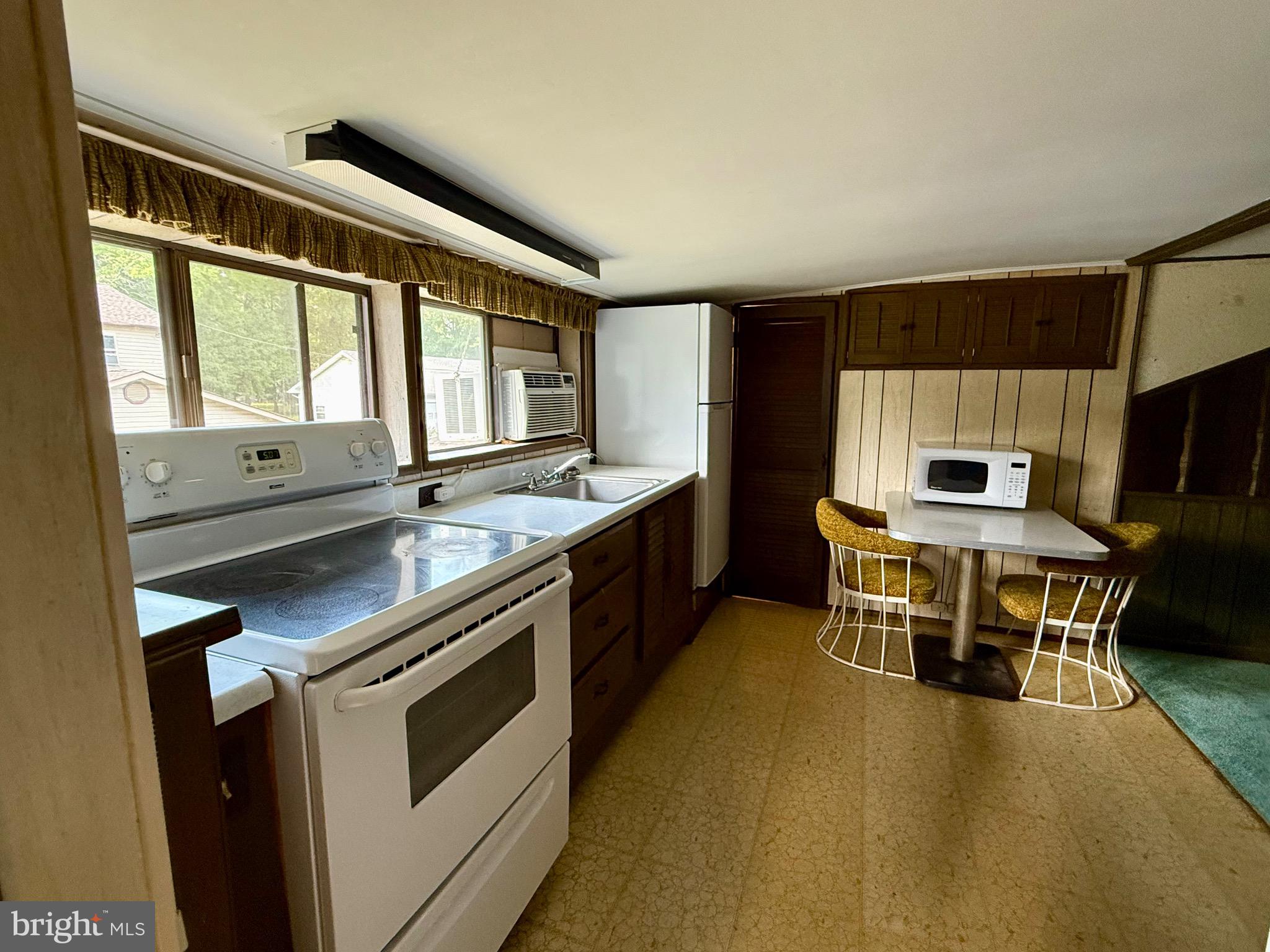 SOUTH HAMPTON SUB - Residential Lease