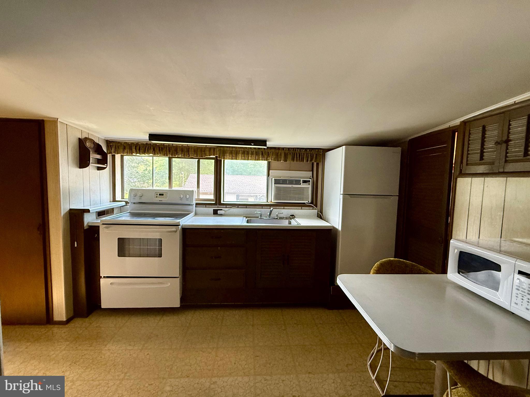 SOUTH HAMPTON SUB - Residential Lease