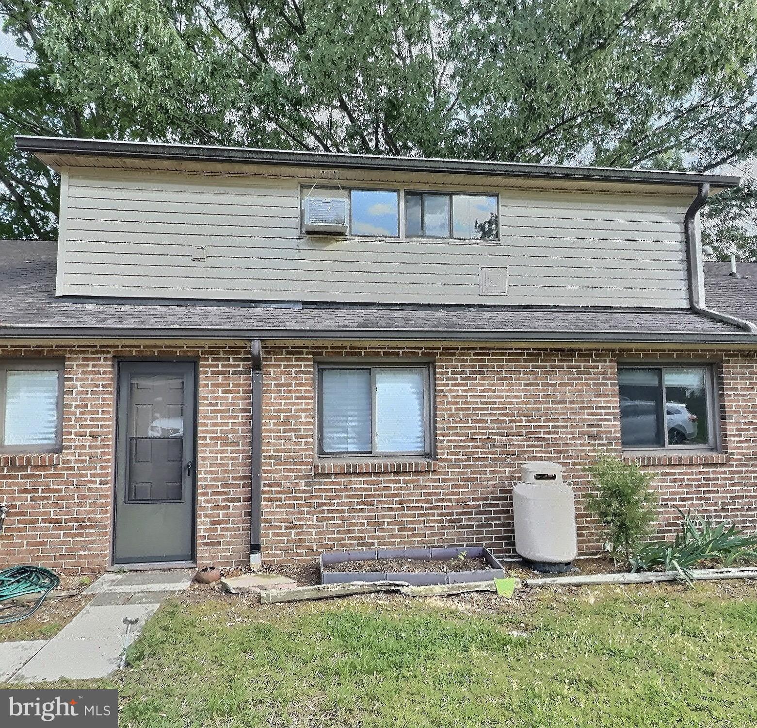 SOUTH HAMPTON SUB - Residential Lease