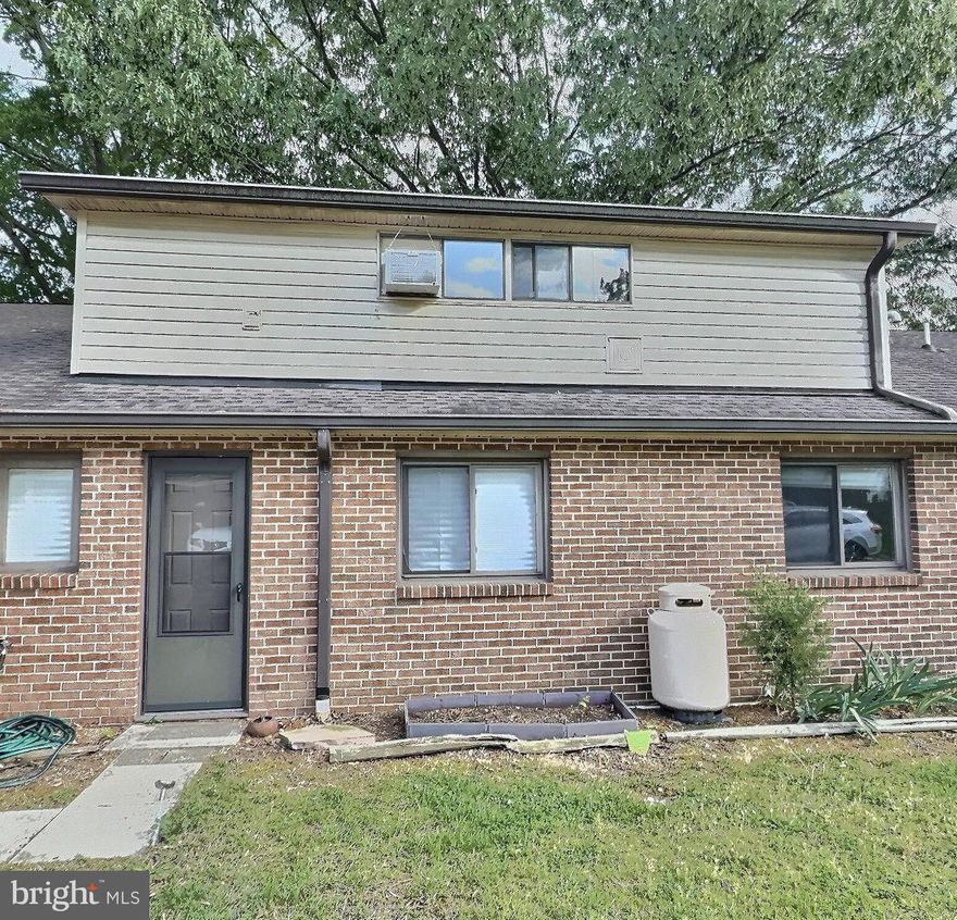 Efficiency apartment in Bryans Road.  Monthly rent of  $1,060 for one person only.  Maximum Occupancy is 1 person. Washer in Dryer in unit.  No pets and no smoking permitted.  Landlord requests a minimum credit score of 640 with no negative rental history.  Looking for a one year lease. Monthly parking fee of $60 per vehicle.