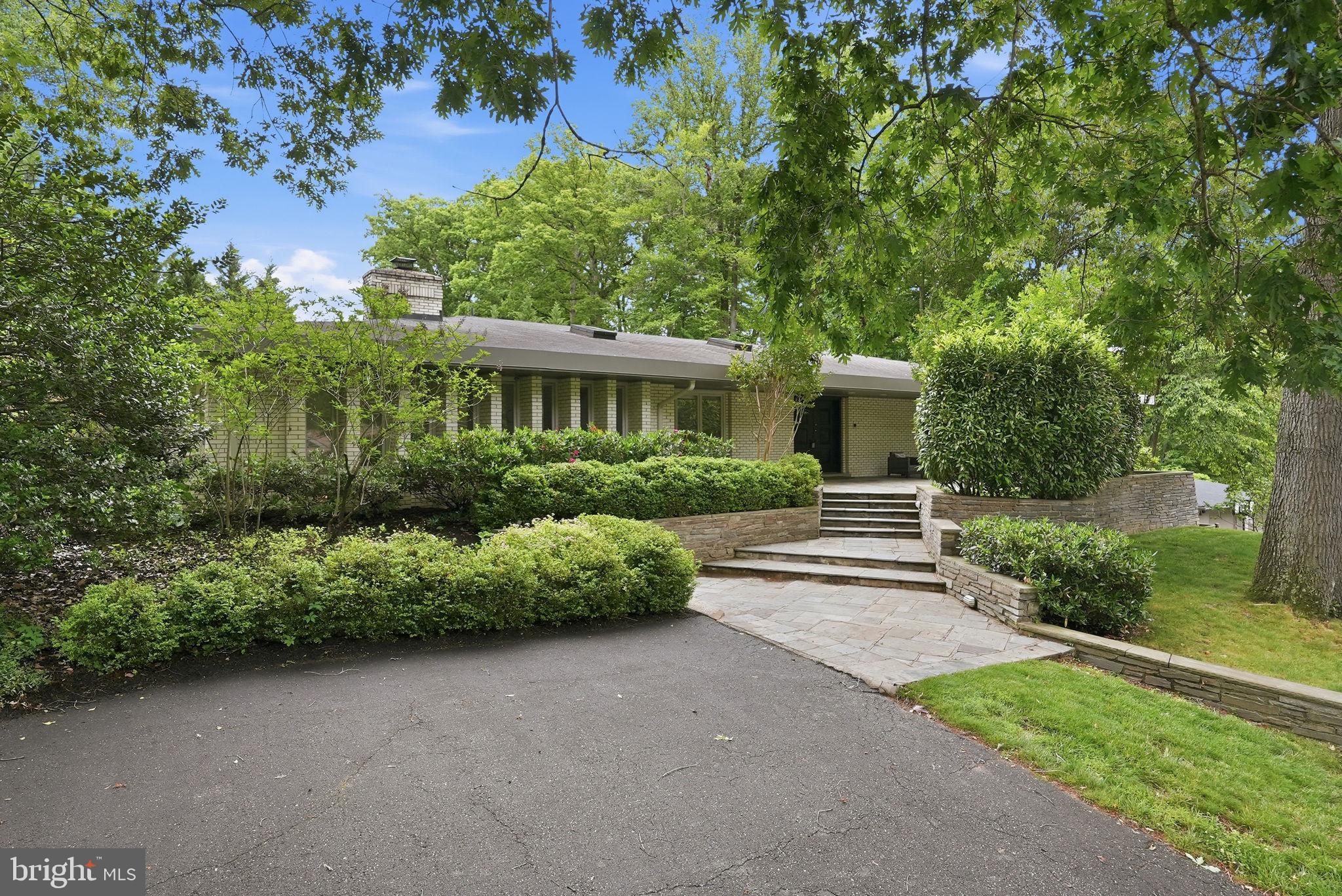 BANNOCKBURN ESTATES - Residential