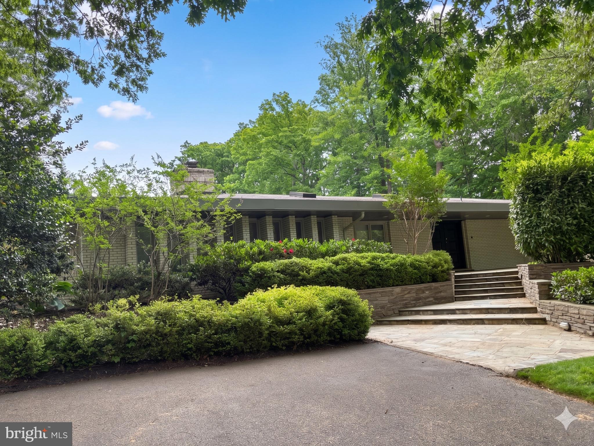 BANNOCKBURN ESTATES - Residential