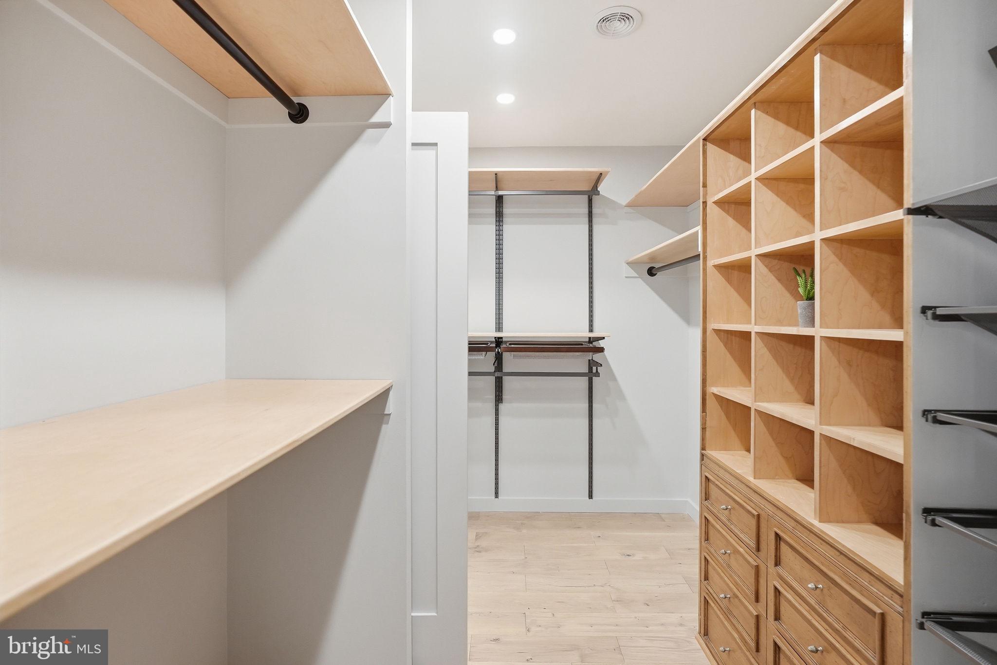 BANNOCKBURN ESTATES - Residential