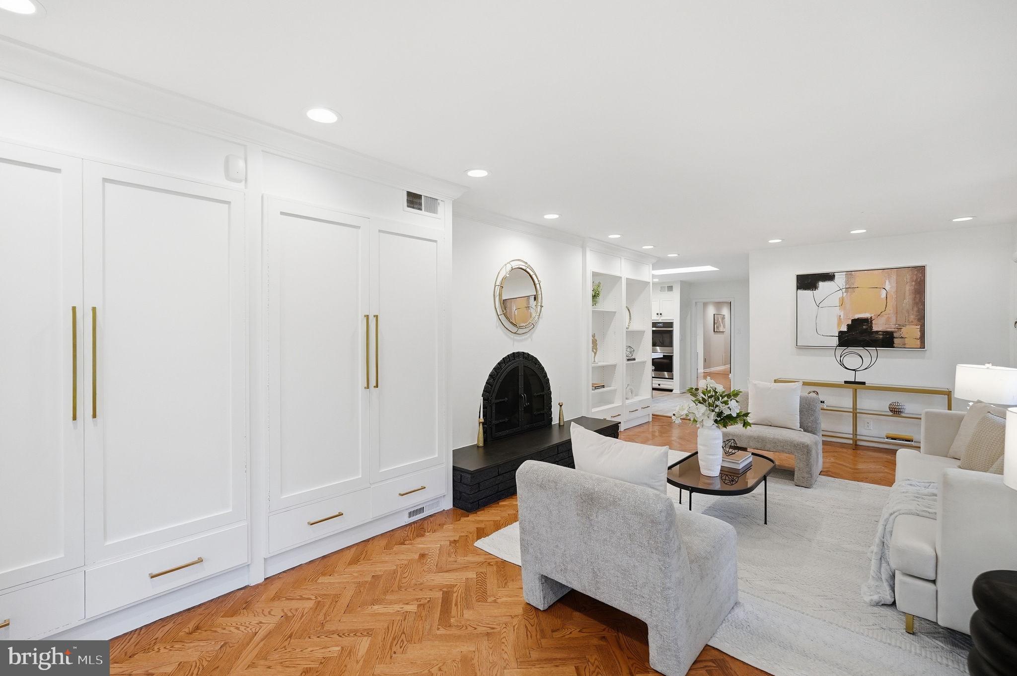 BANNOCKBURN ESTATES - Residential