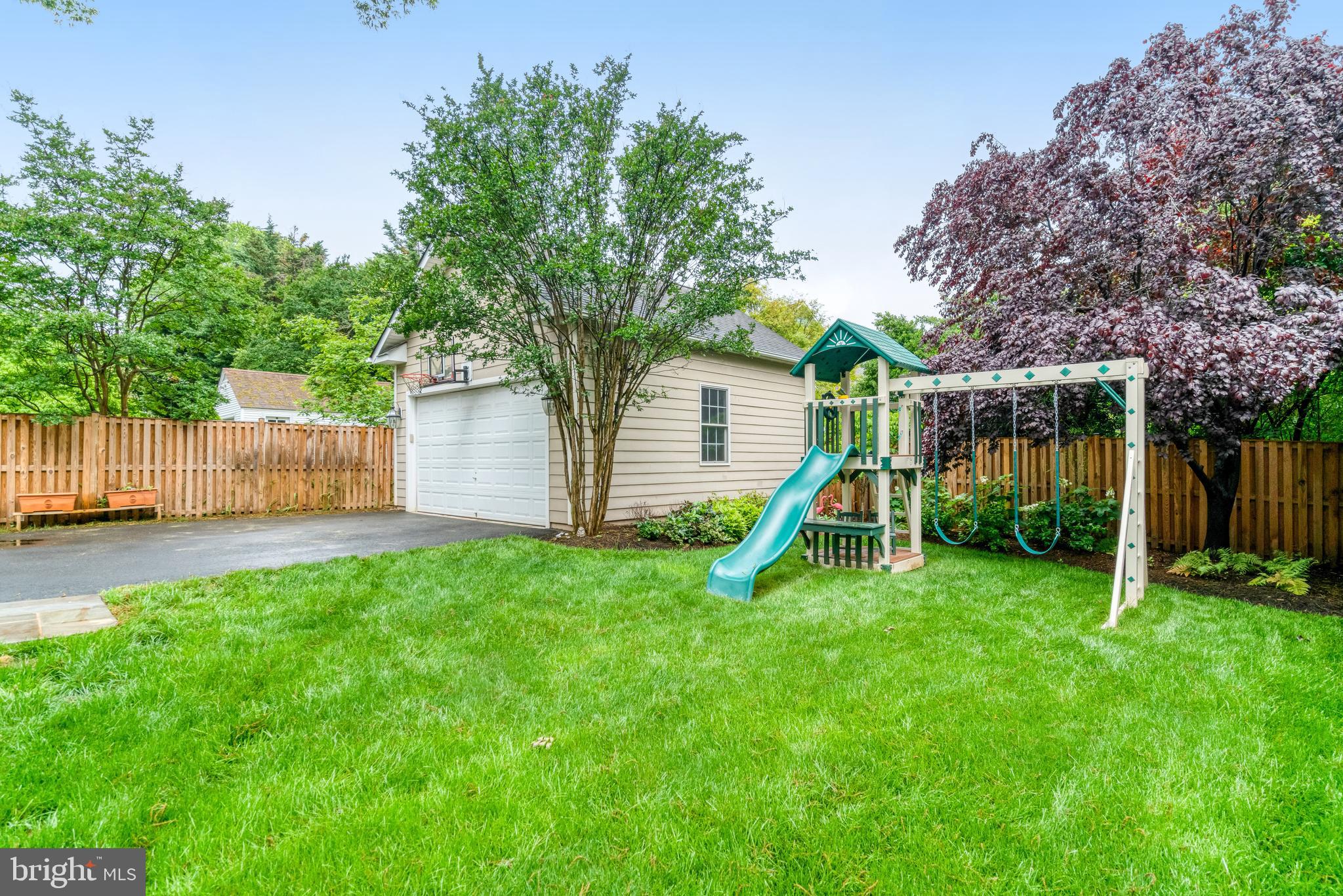 OVER LEE KNOLLS - Residential