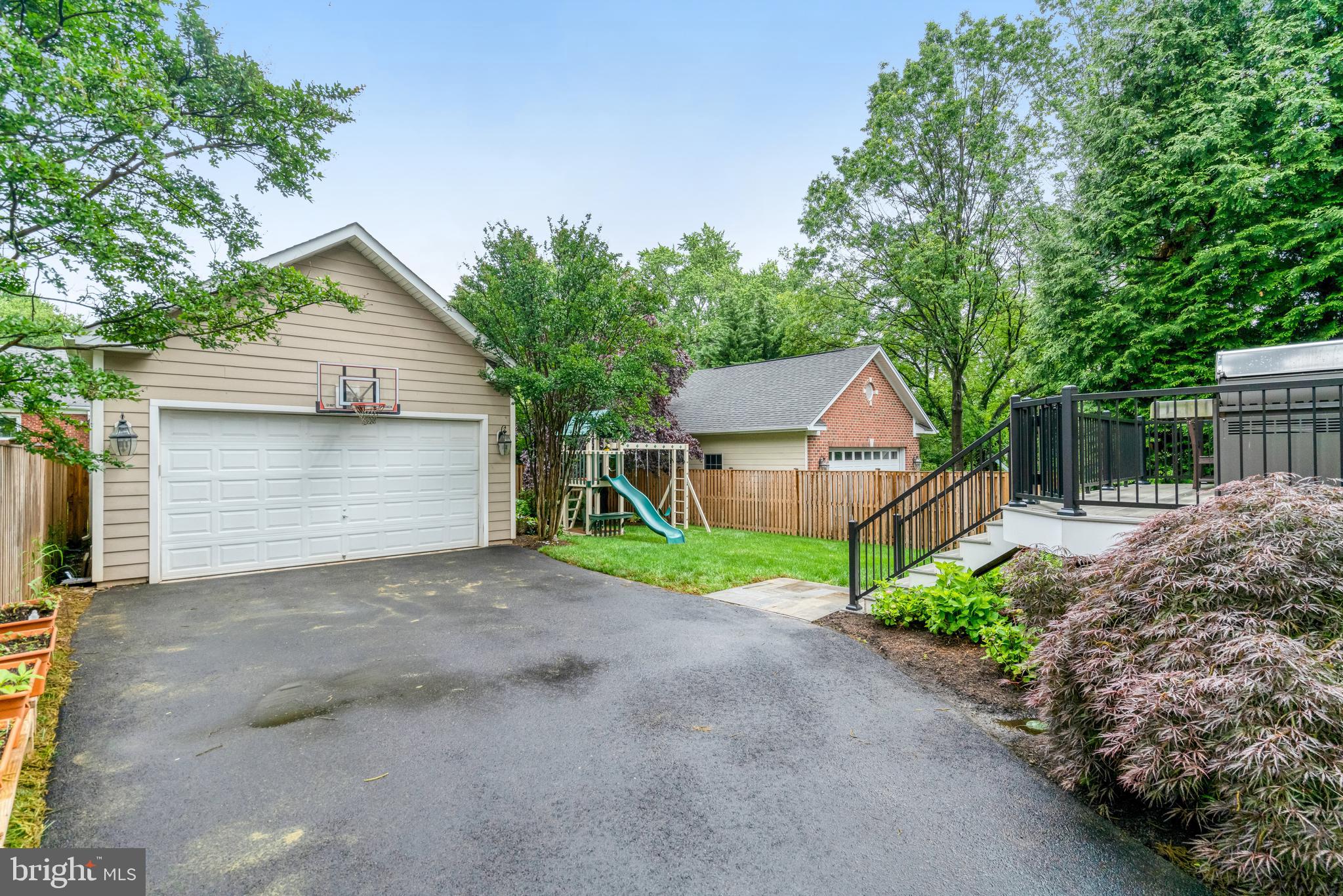 OVER LEE KNOLLS - Residential