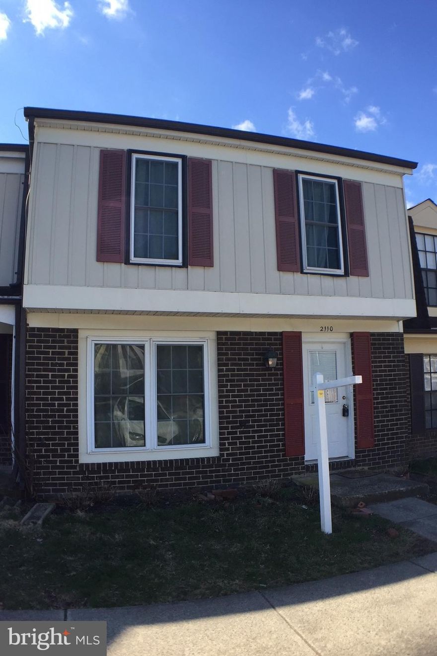 3BD/2.5BTH Townhome in GREAT location! **Backs to trees & creek. ** Reflection Lake HOA Community. **Less than 1 mile to Worldgate Plaza Shopping & Dining!** and **5 Miles from Airport & Metro.**