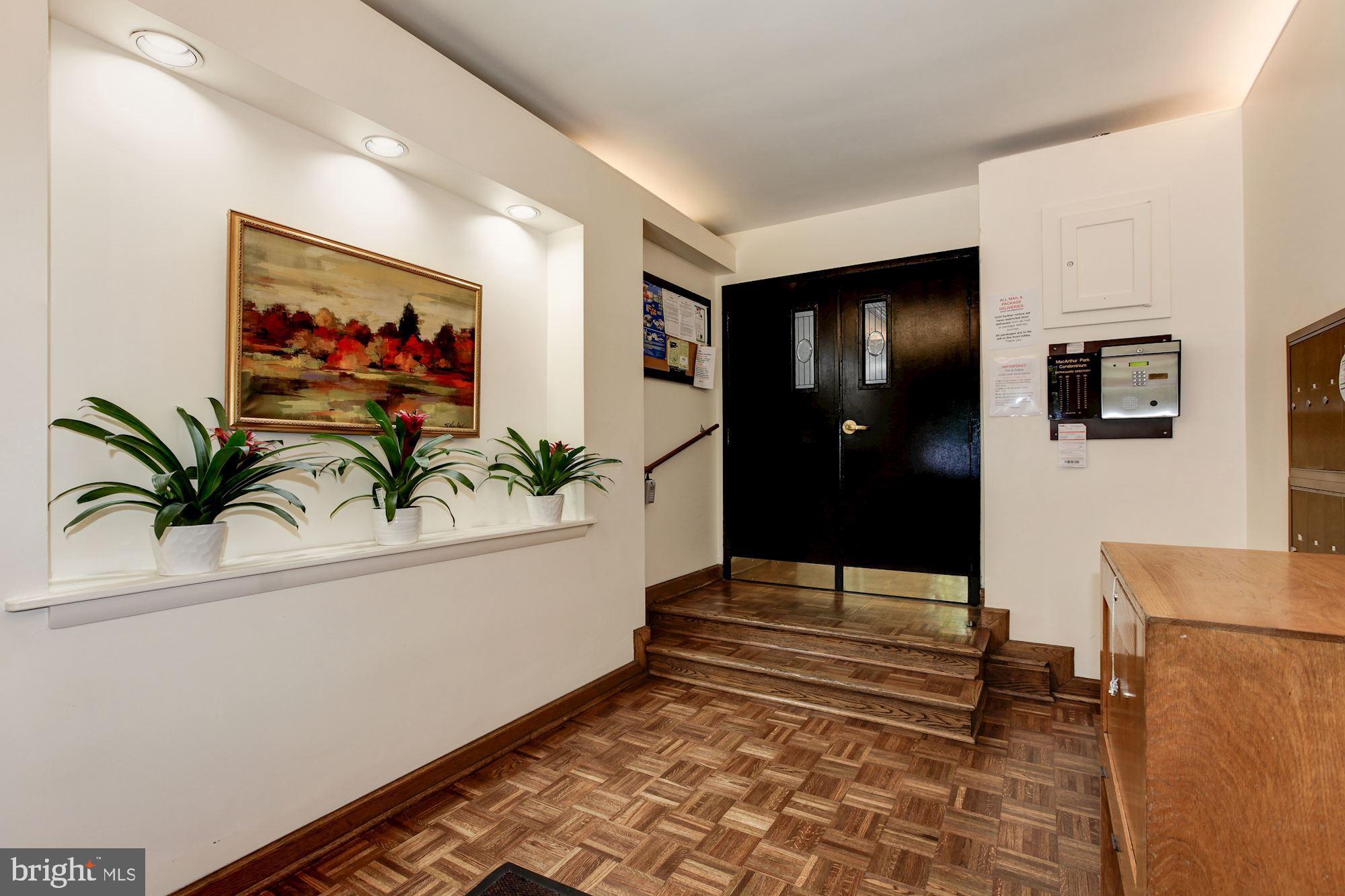 MACARTHUR PARK CONDOMINIUMS - Residential