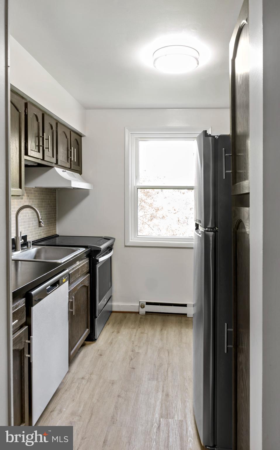 MACARTHUR PARK CONDOMINIUMS - Residential