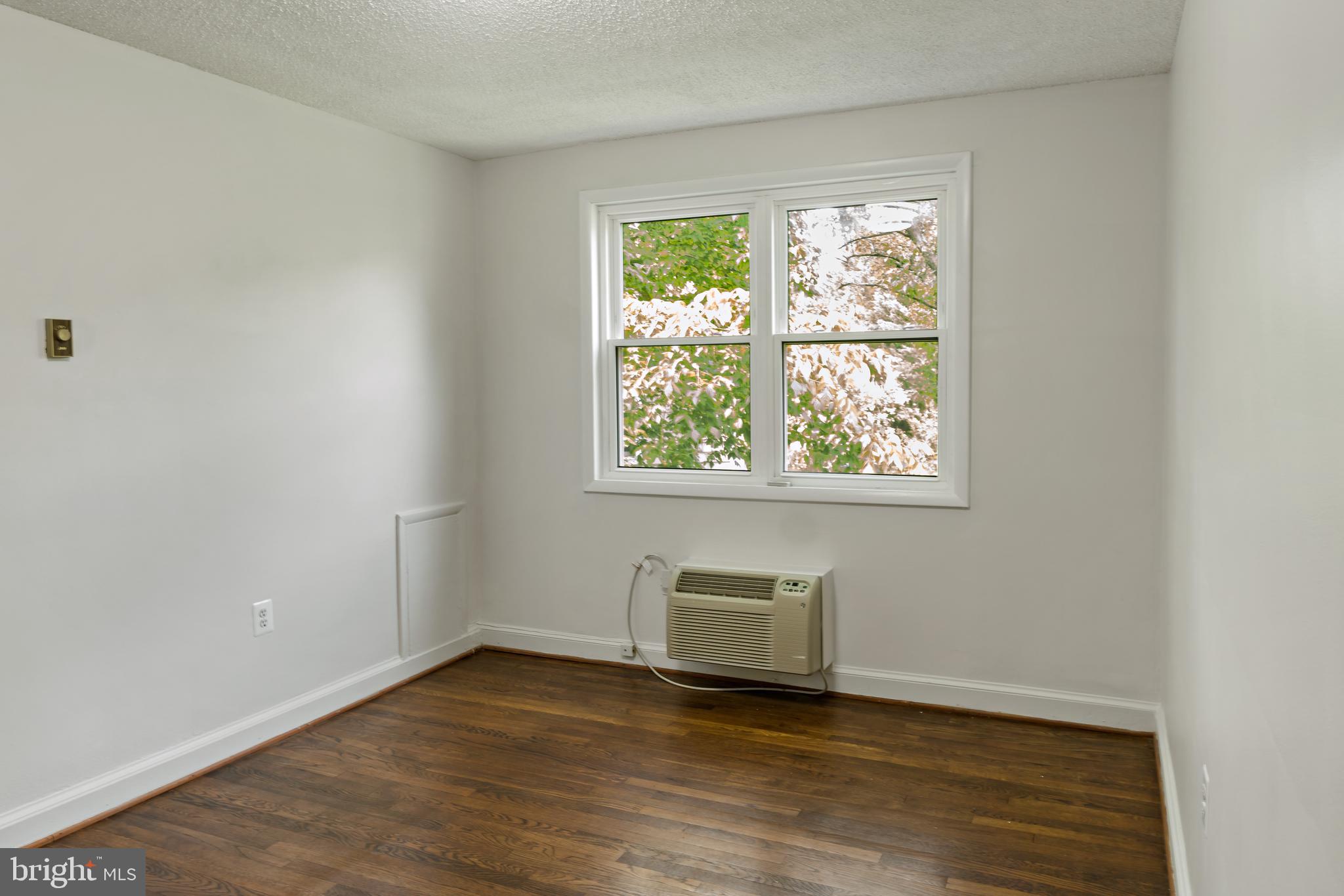 MACARTHUR PARK CONDOMINIUMS - Residential