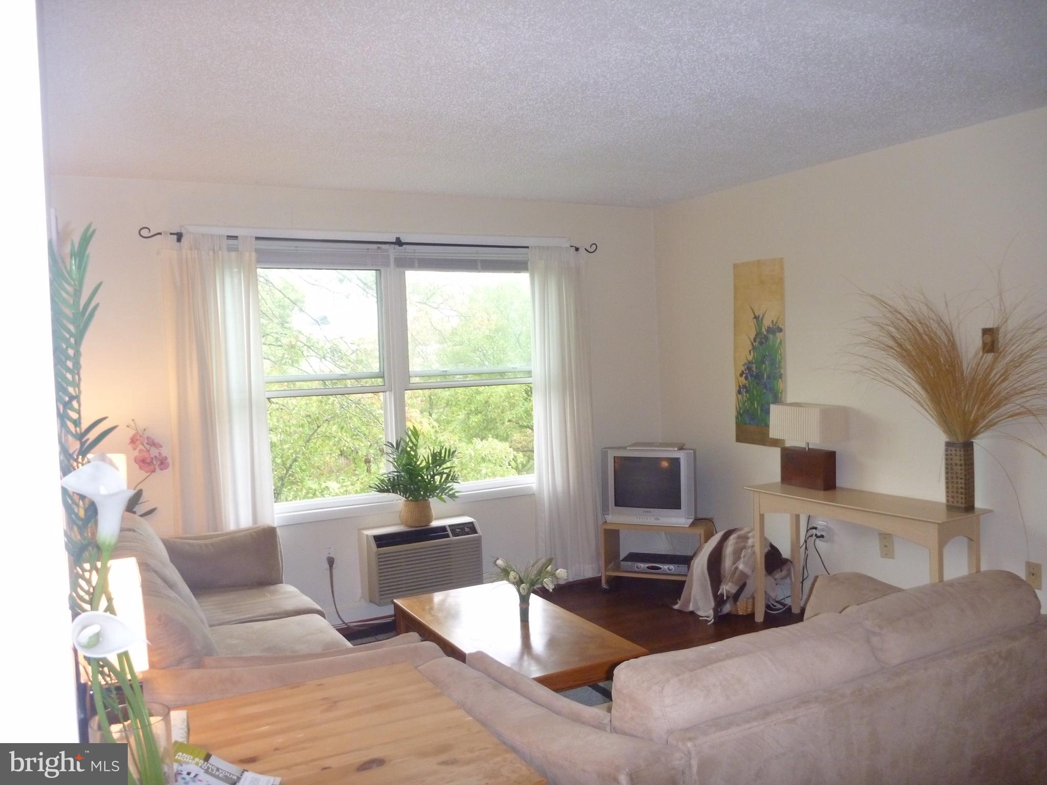 MACARTHUR PARK CONDOMINIUMS - Residential