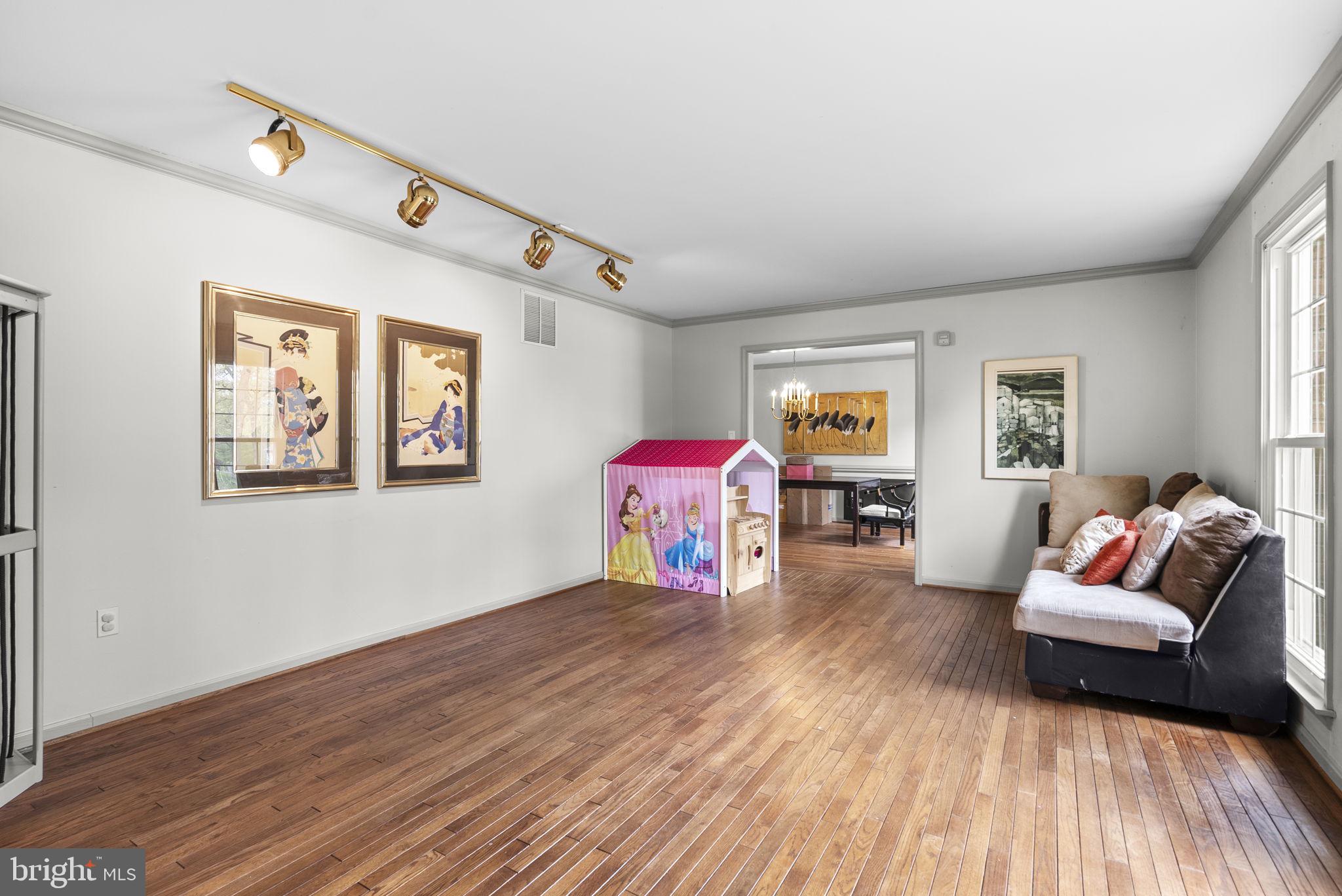 WOODBRIDGE FOREST - Residential