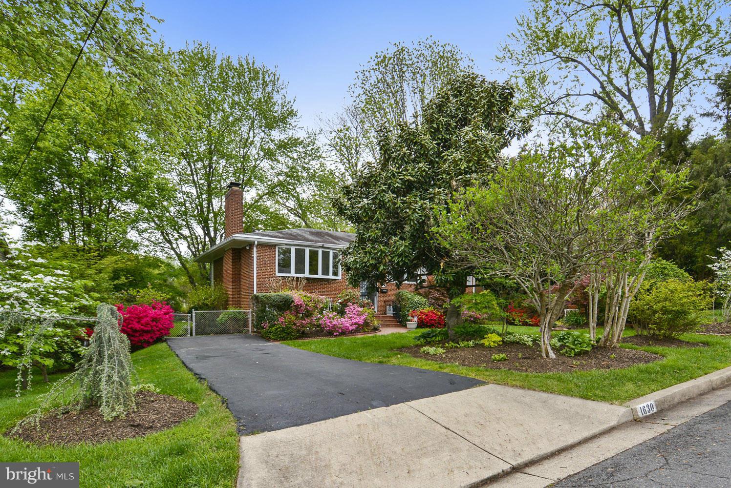 BROYHILL GLEN GARY PARK - Residential