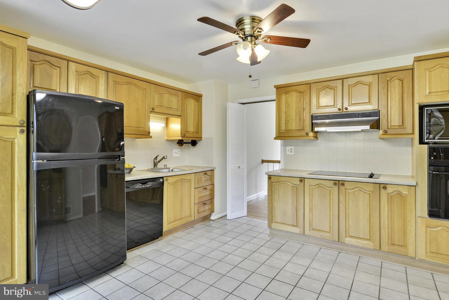 BROYHILL GLEN GARY PARK - Residential