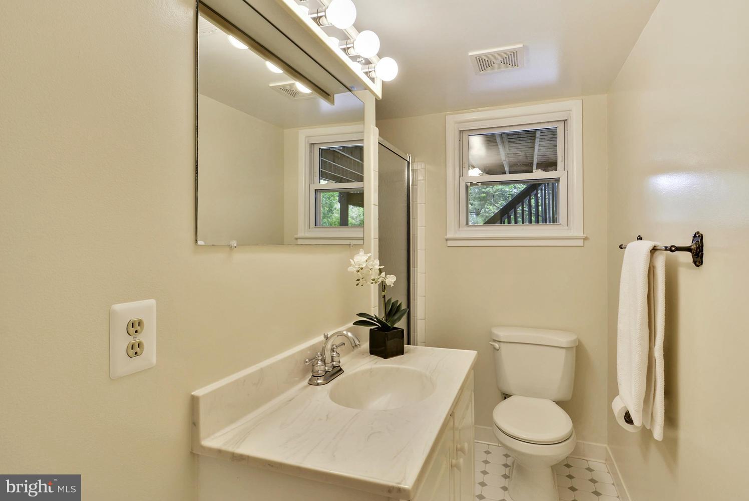 BROYHILL GLEN GARY PARK - Residential