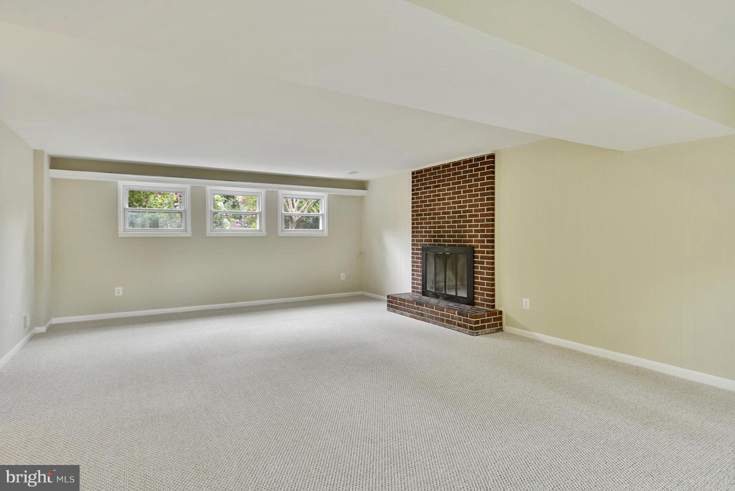 BROYHILL GLEN GARY PARK - Residential