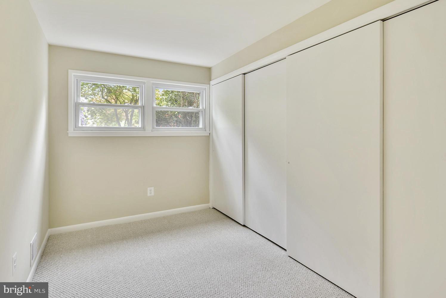 BROYHILL GLEN GARY PARK - Residential