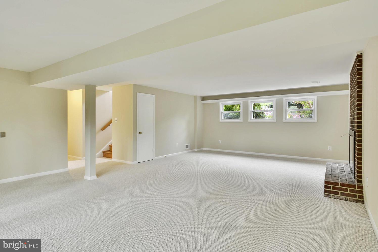 BROYHILL GLEN GARY PARK - Residential