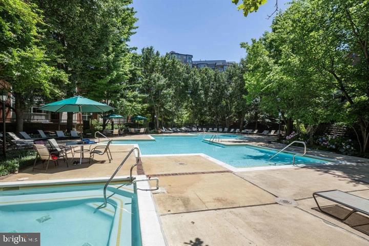 FOUNTAINS AT MCLEAN - Residential Lease