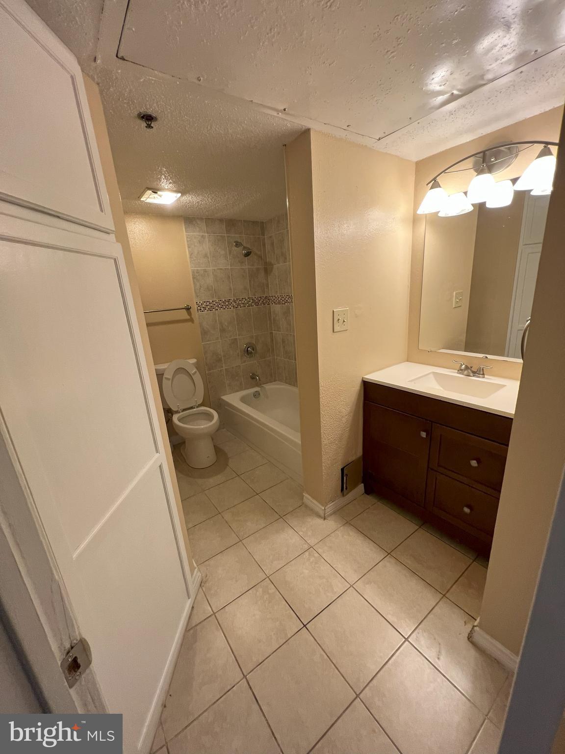 FOUNTAINS AT MCLEAN - Residential Lease