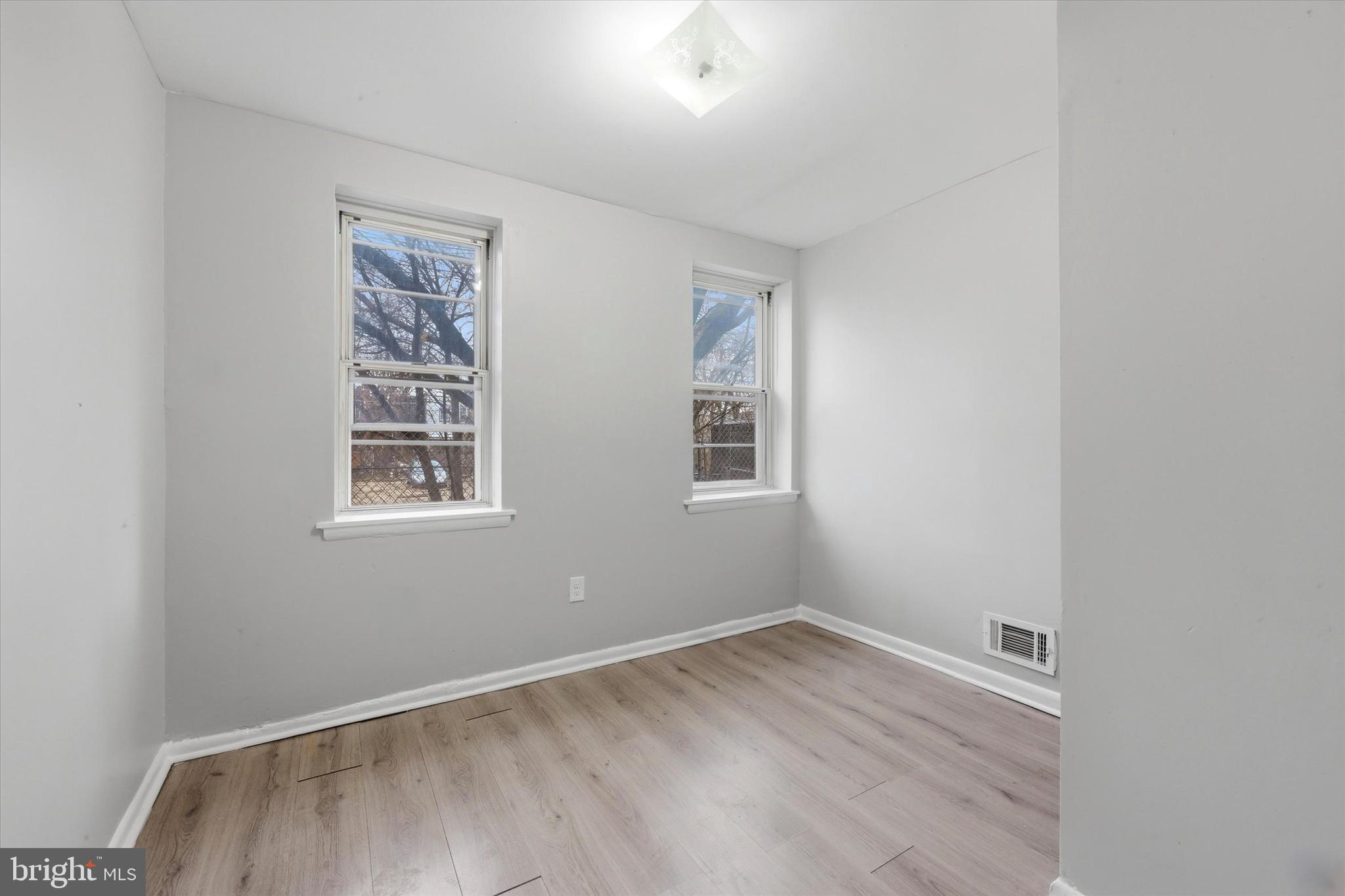 STRAWBERRY MANSION - Residential Income