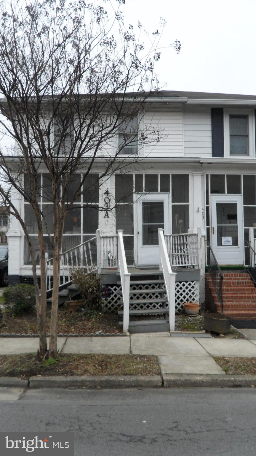 Great location. Large end unit townhouse with 3 bedrooms 2.5 baths, full walkout basement, 2 parking spaces. Townhouse needs some tender loving care.