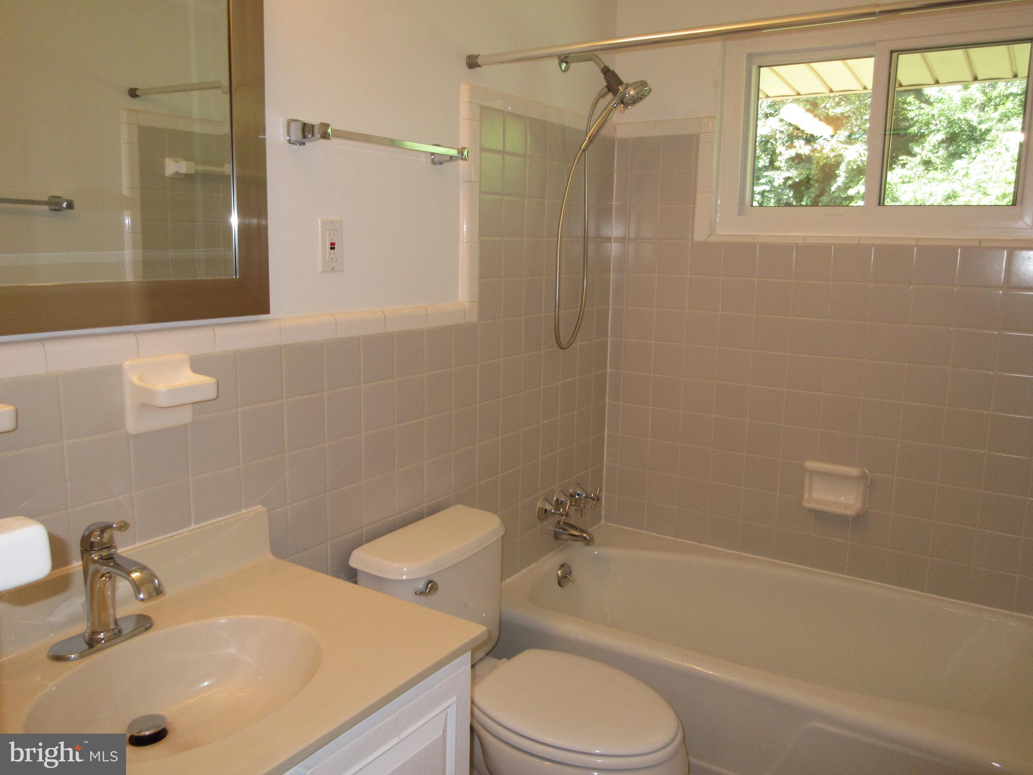 BROYHILL LANGLEY ESTATES - Residential Lease