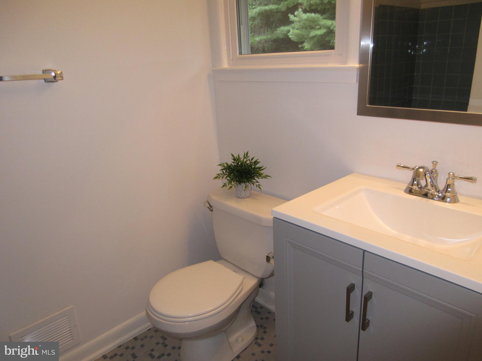 BROYHILL LANGLEY ESTATES - Residential Lease