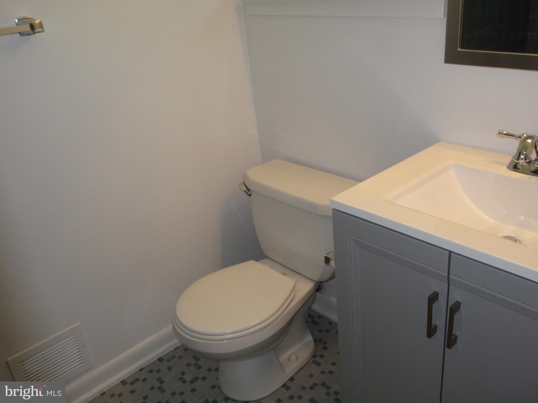 BROYHILL LANGLEY ESTATES - Residential Lease