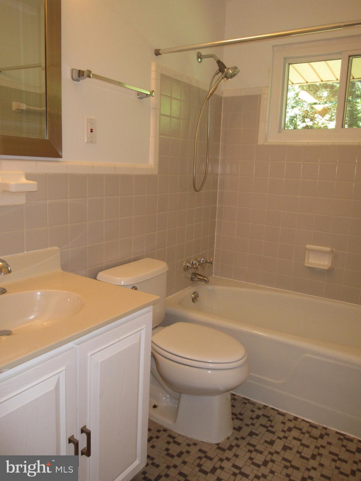 BROYHILL LANGLEY ESTATES - Residential Lease