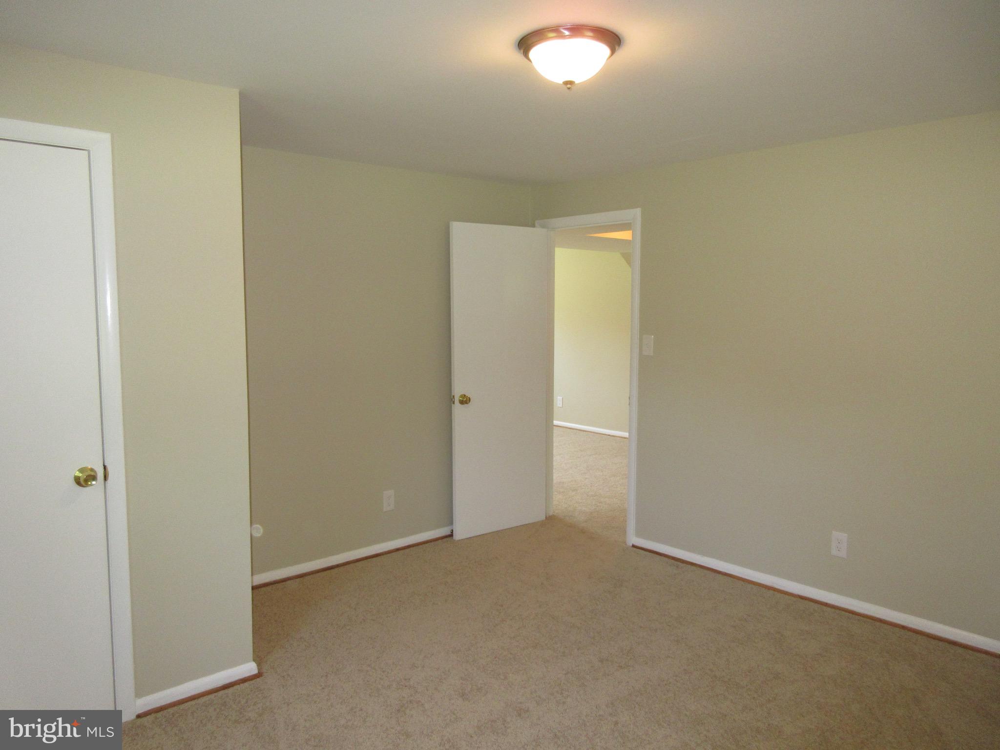 BROYHILL LANGLEY ESTATES - Residential Lease