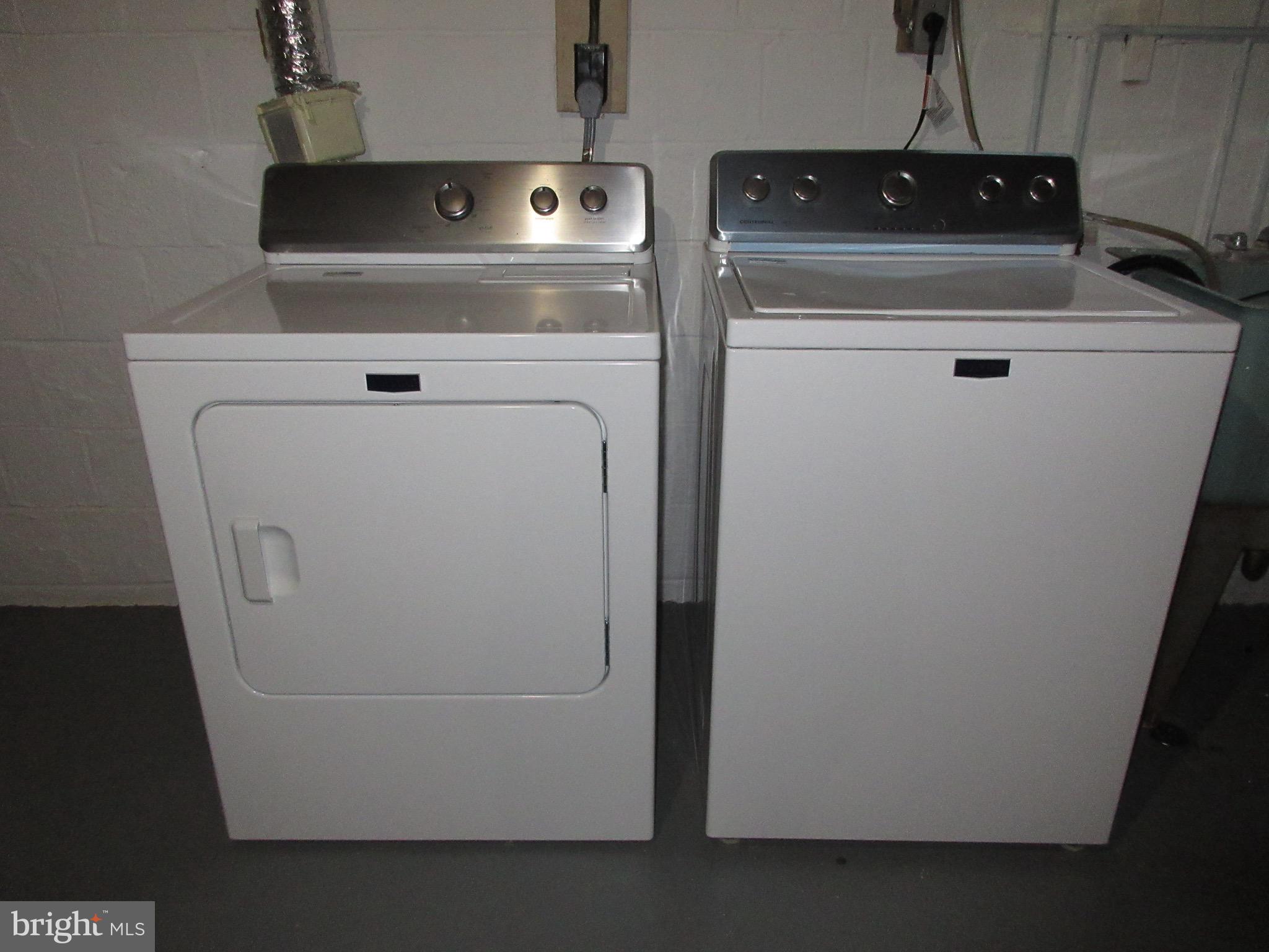 BROYHILL LANGLEY ESTATES - Residential Lease