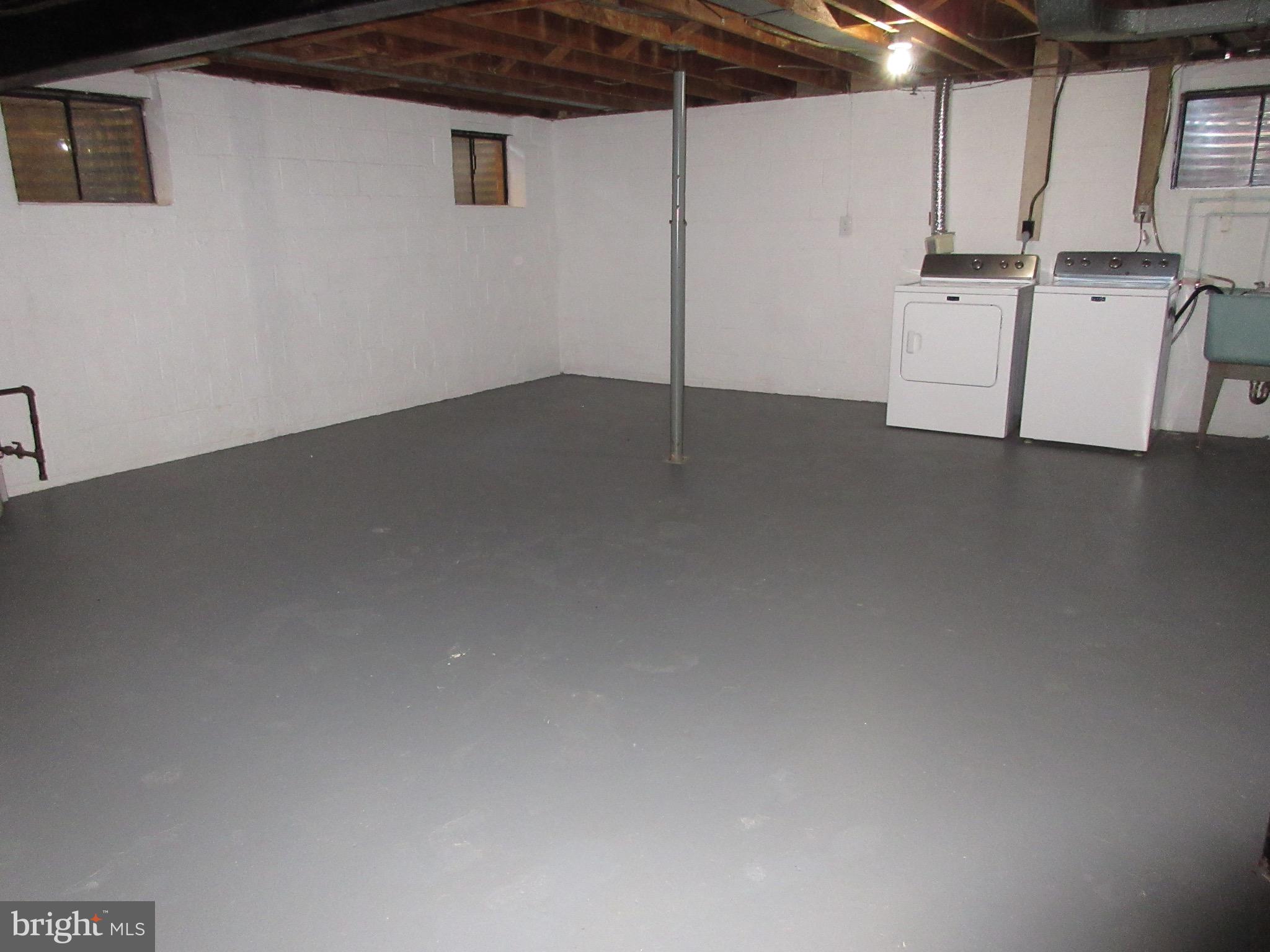 BROYHILL LANGLEY ESTATES - Residential Lease