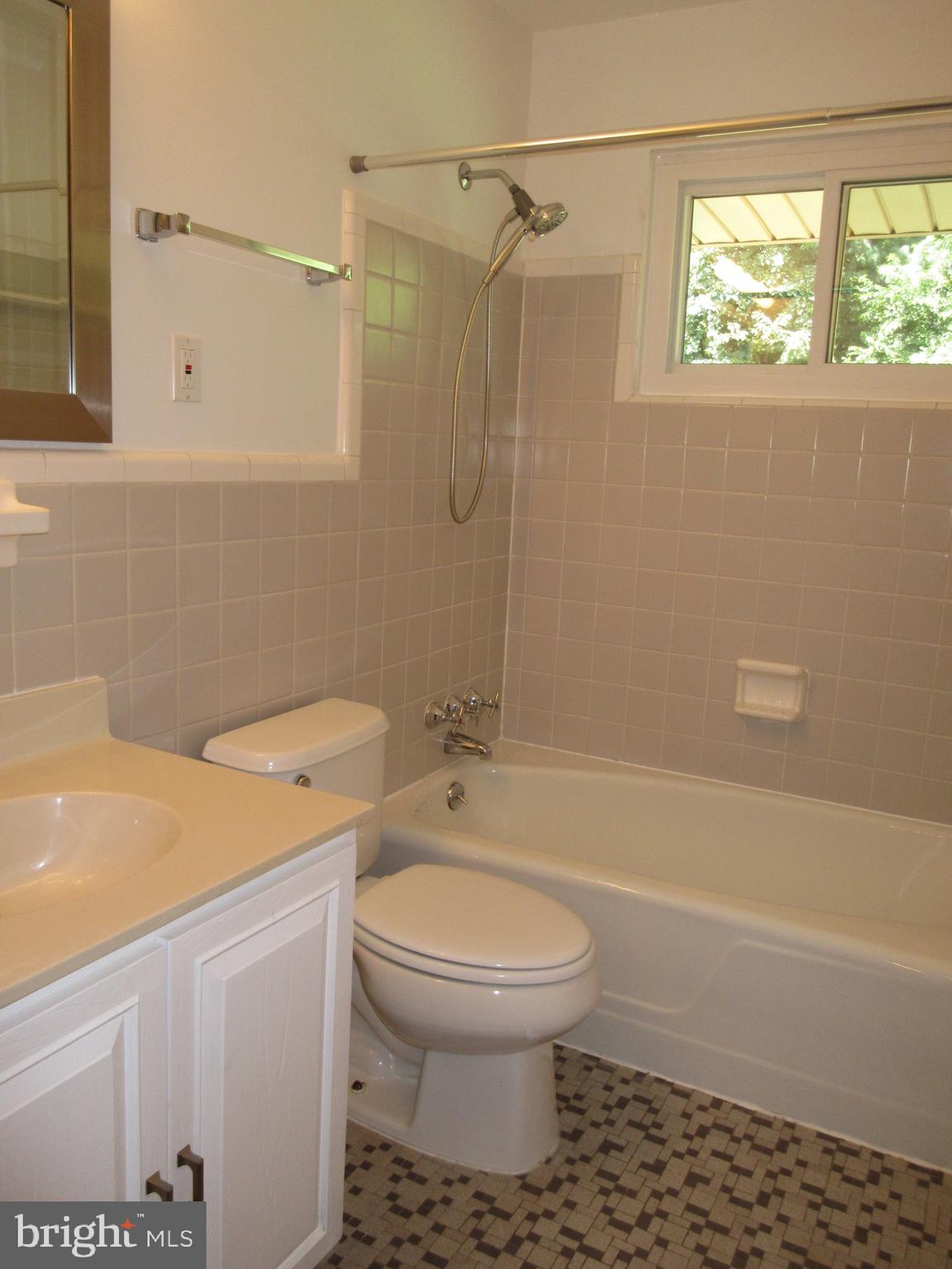 BROYHILL LANGLEY ESTATES - Residential Lease