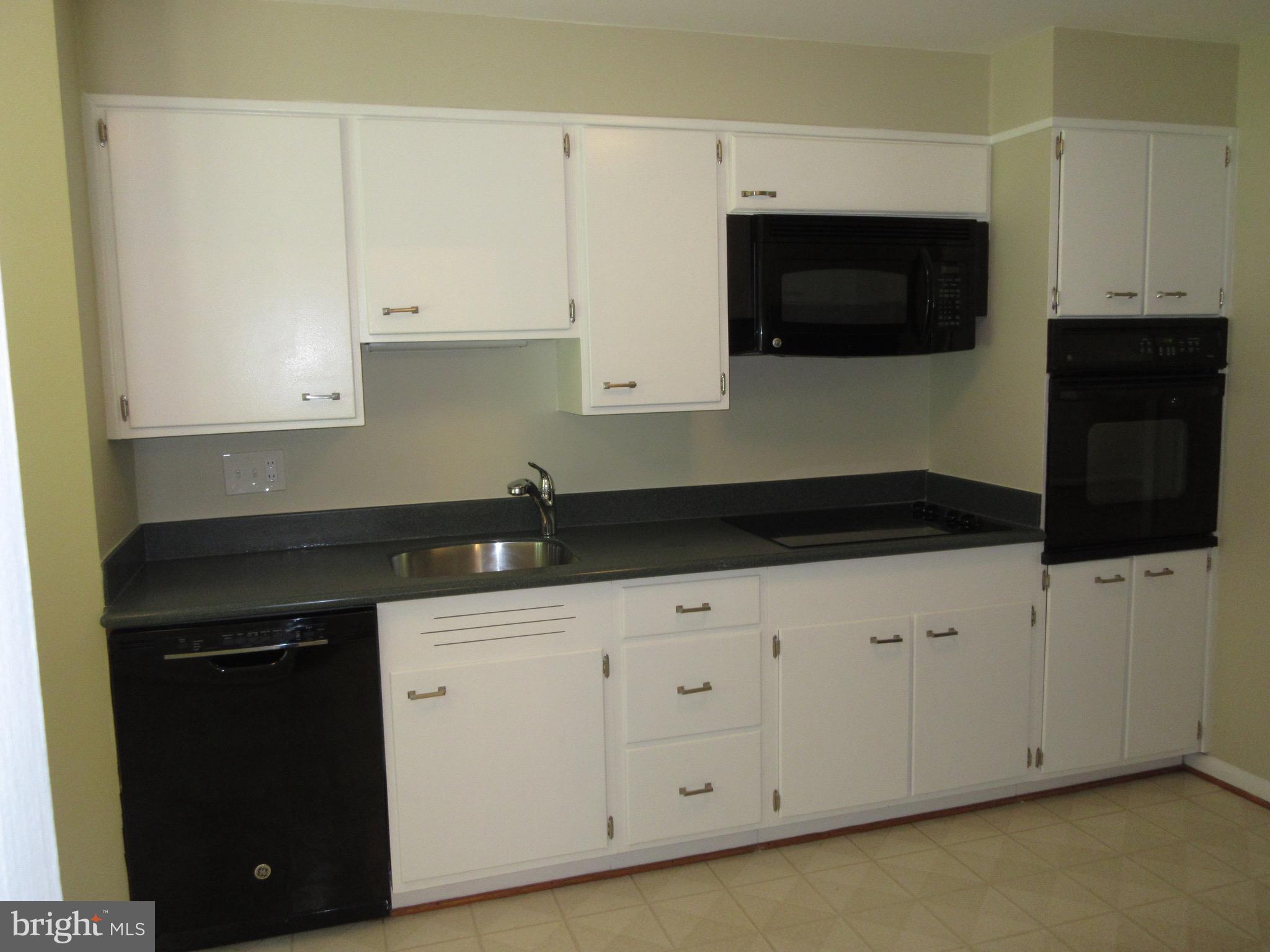 BROYHILL LANGLEY ESTATES - Residential Lease