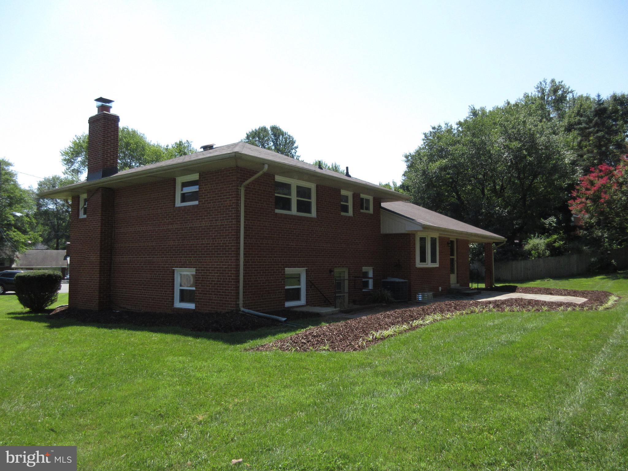 BROYHILL LANGLEY ESTATES - Residential Lease