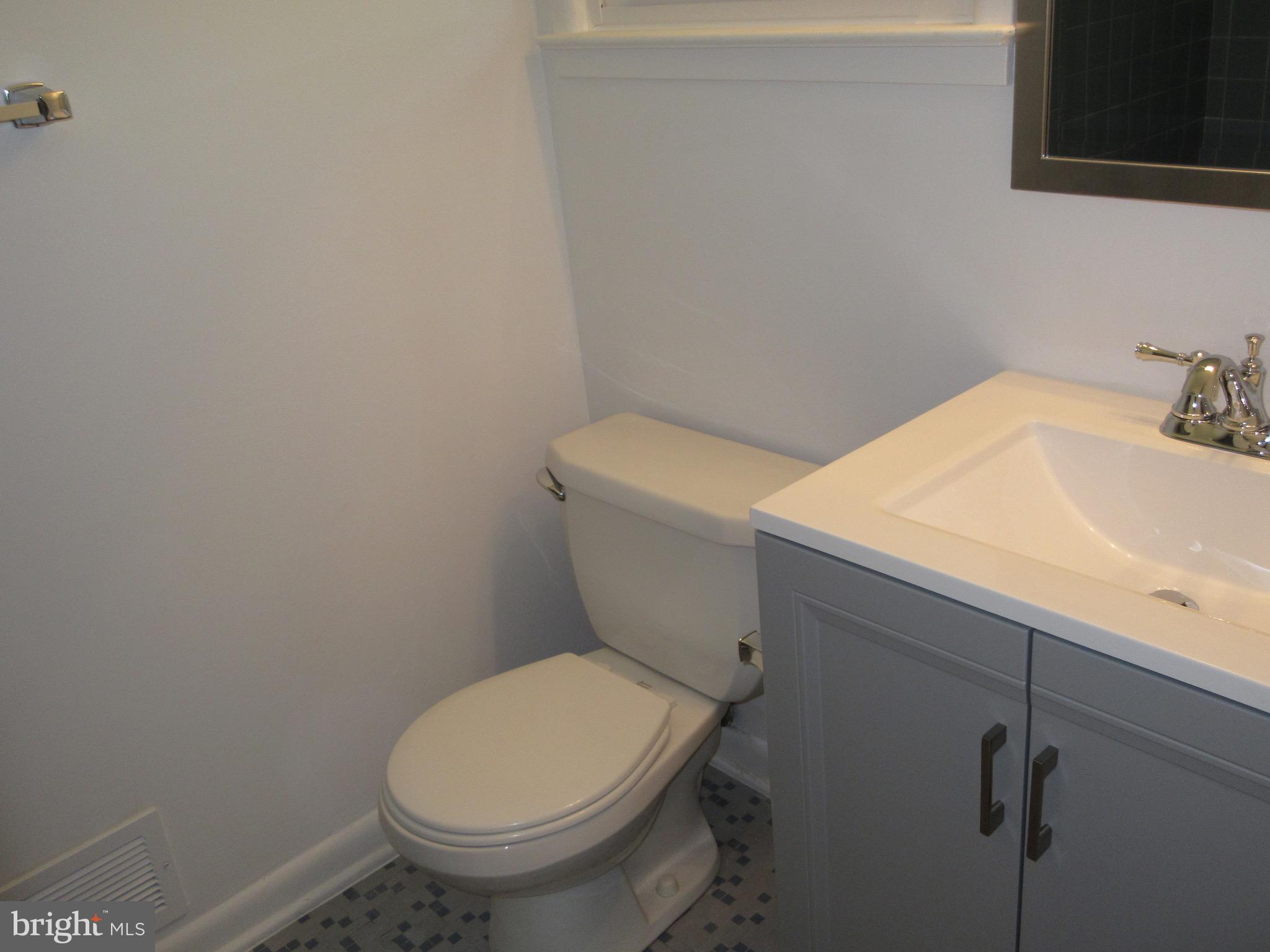 BROYHILL LANGLEY ESTATES - Residential Lease