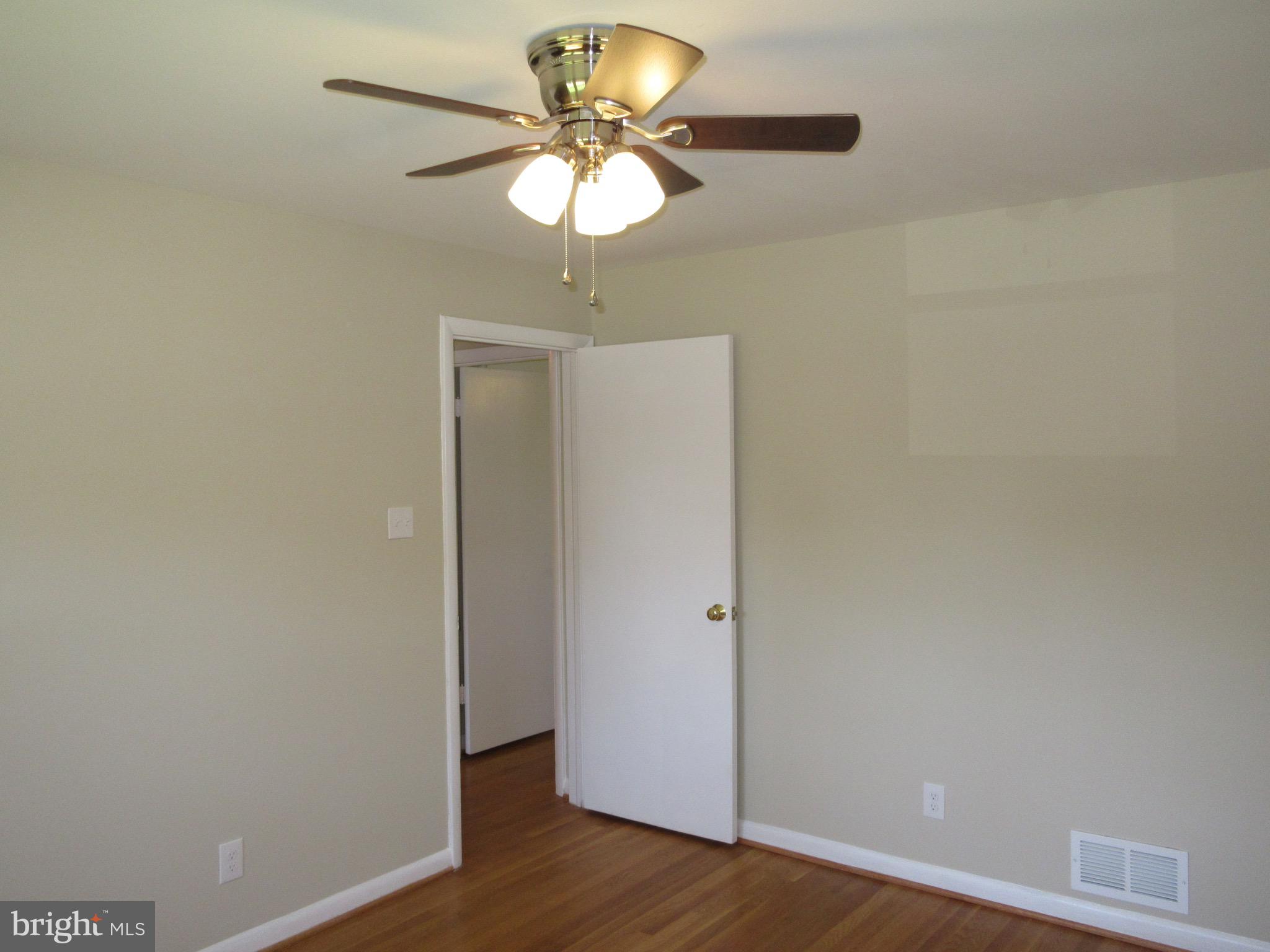 BROYHILL LANGLEY ESTATES - Residential Lease