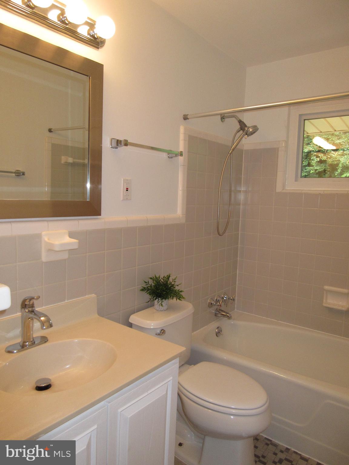 BROYHILL LANGLEY ESTATES - Residential Lease