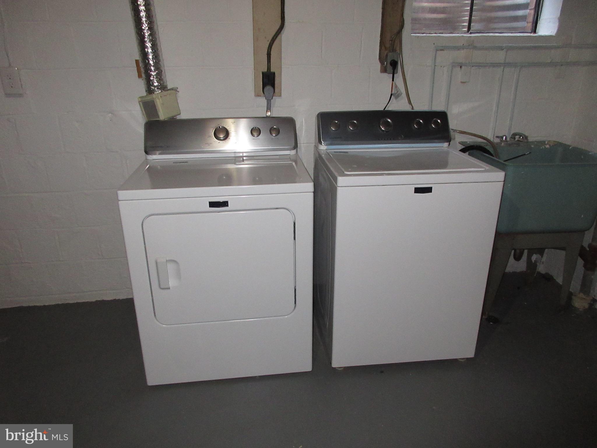 BROYHILL LANGLEY ESTATES - Residential Lease