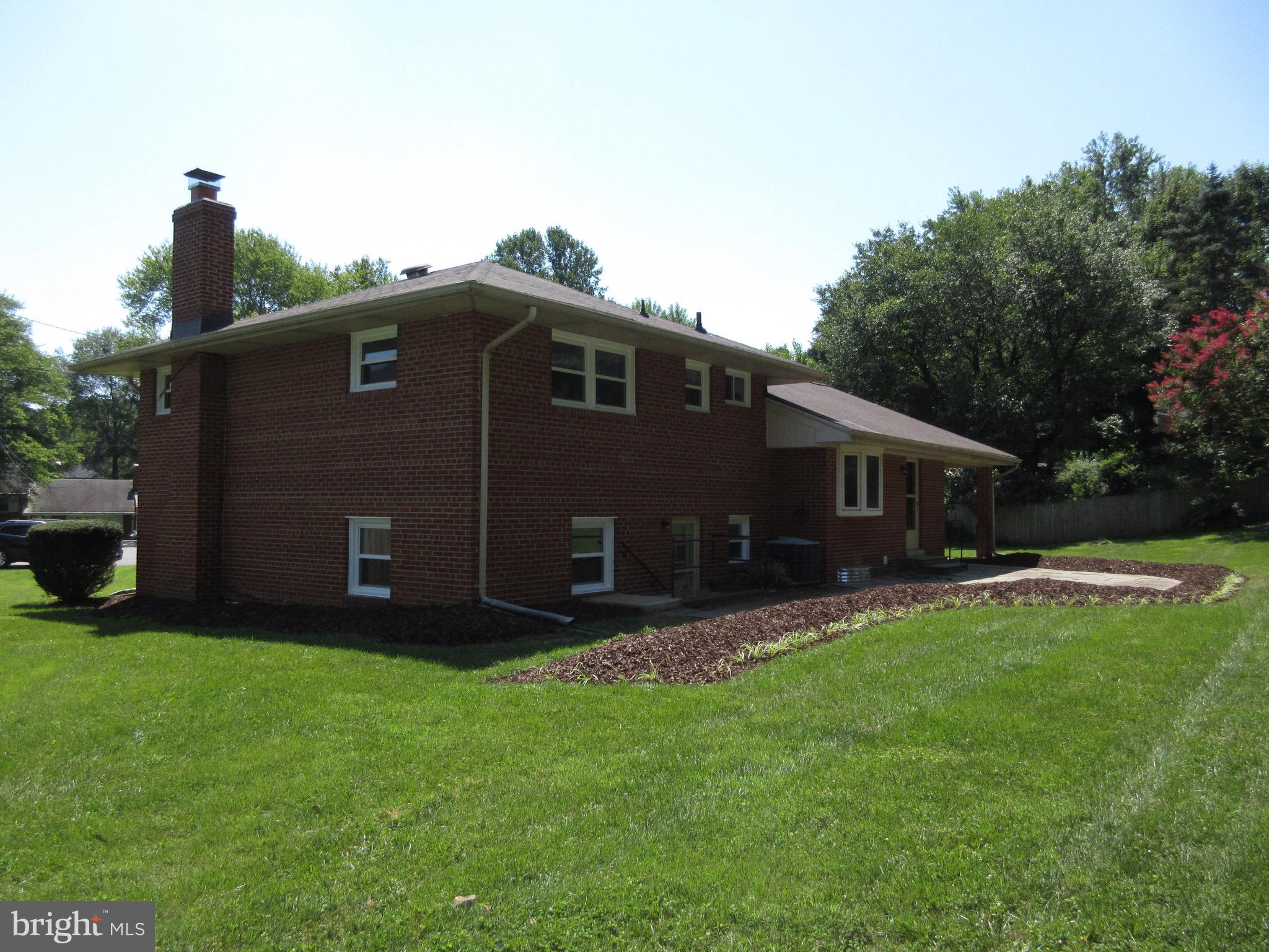 BROYHILL LANGLEY ESTATES - Residential Lease