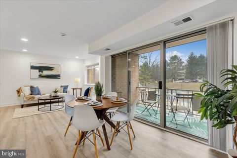 Photo of 5115 Crossfield Court #13, ROCKVILLE, MD 20852 (MLS # MDMC2219982)