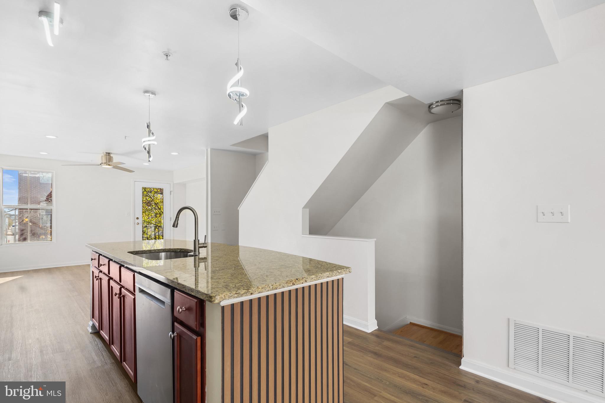 GREEKTOWN - Residential