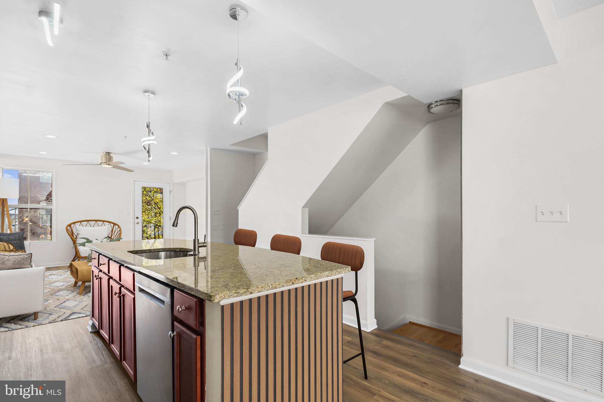 GREEKTOWN - Residential