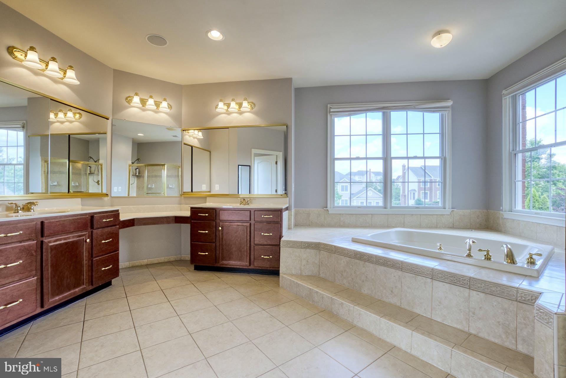 CHASE AT BELMONT COUNTRY - Residential