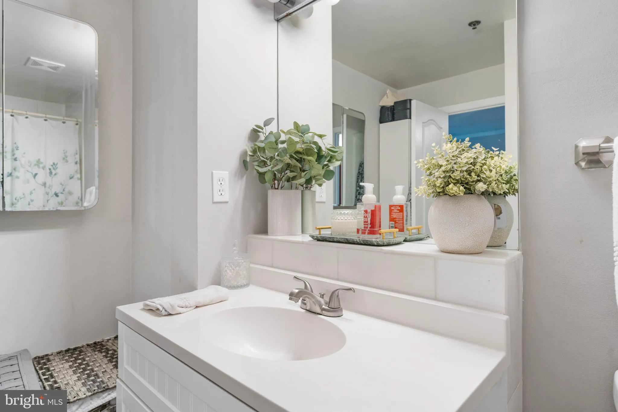 Arlington, Virginia 22202, United States, 1 Bedroom Bedrooms, ,1 BathroomBathrooms,Residential,Coming Soon,227668